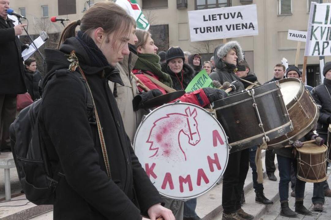 Prie Seimo vėl piketuota prieš skalūnų dujas
