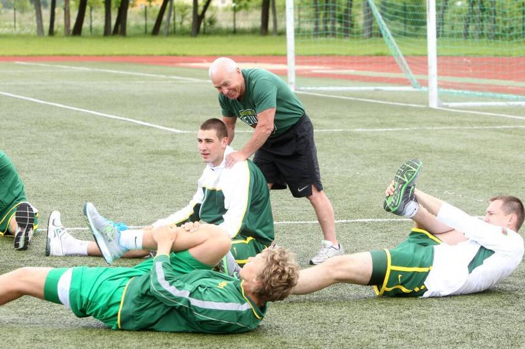 Pirmoje krepšinio rinktinės treniruotėje – optimistinės nuotaikos