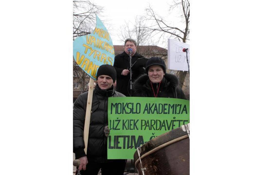 Prie Seimo vėl piketuota prieš skalūnų dujas