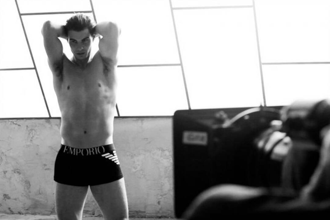 Kuris iš gražuoliukų bus pasirinktas seksualiai „Armani“ reklamai?