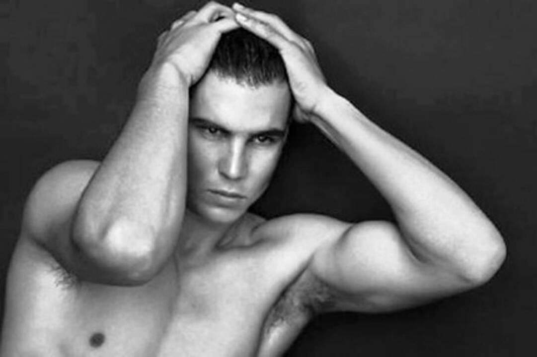 Kuris iš gražuoliukų bus pasirinktas seksualiai „Armani“ reklamai?