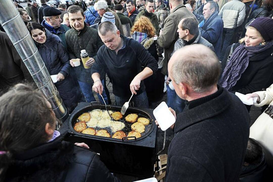 Medžiotojai laimikiu dalijosi su kauniečiais