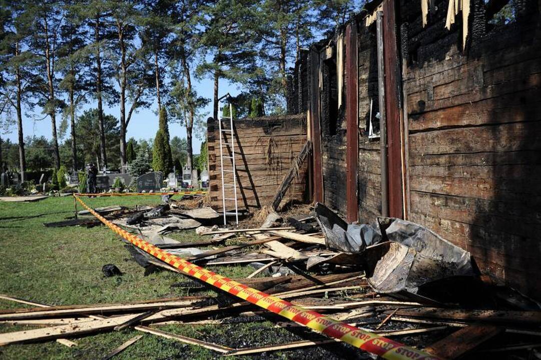 Paštuvos bažnyčios gaisras: gyventojai rauda ir ieško kaltininkų