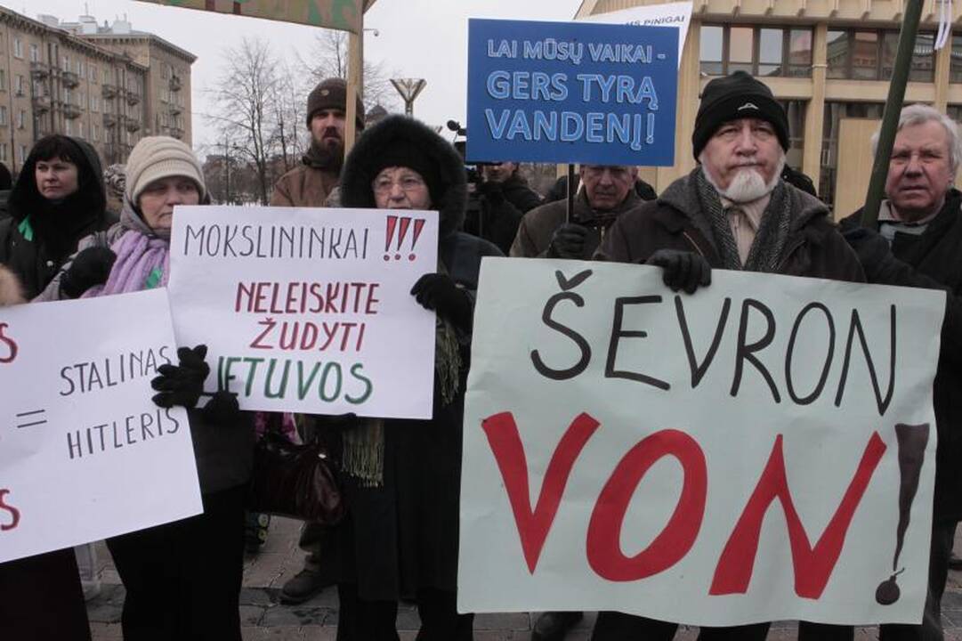 Prie Seimo vėl piketuota prieš skalūnų dujas