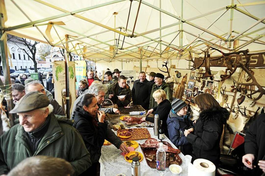 Medžiotojai laimikiu dalijosi su kauniečiais