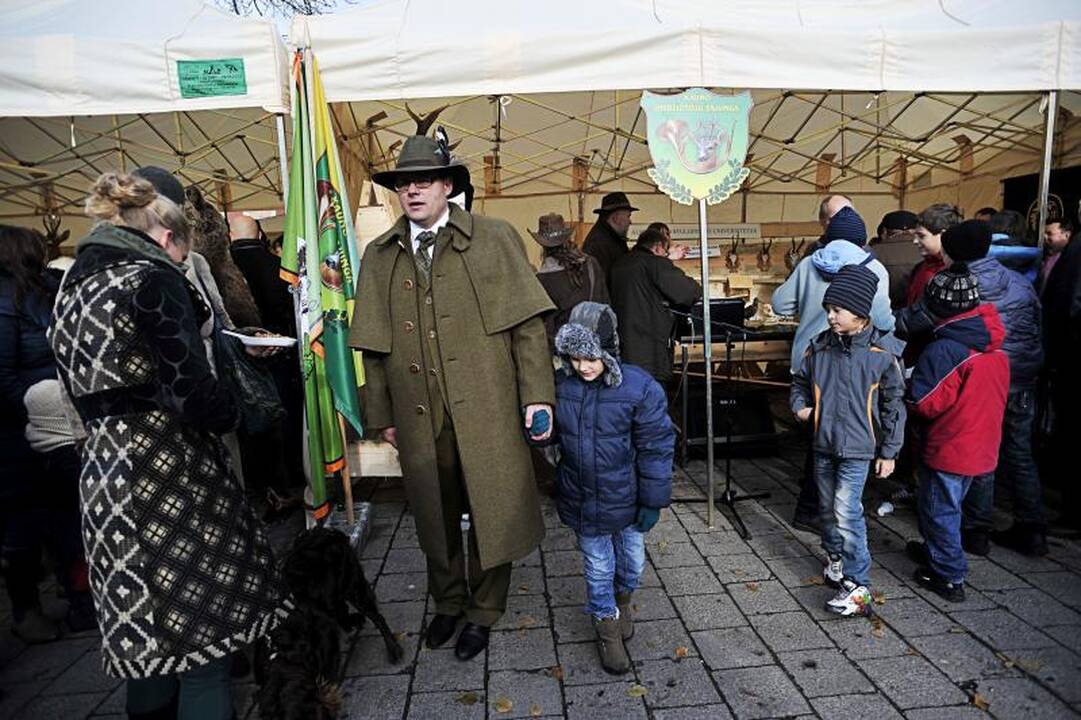 Medžiotojai laimikiu dalijosi su kauniečiais