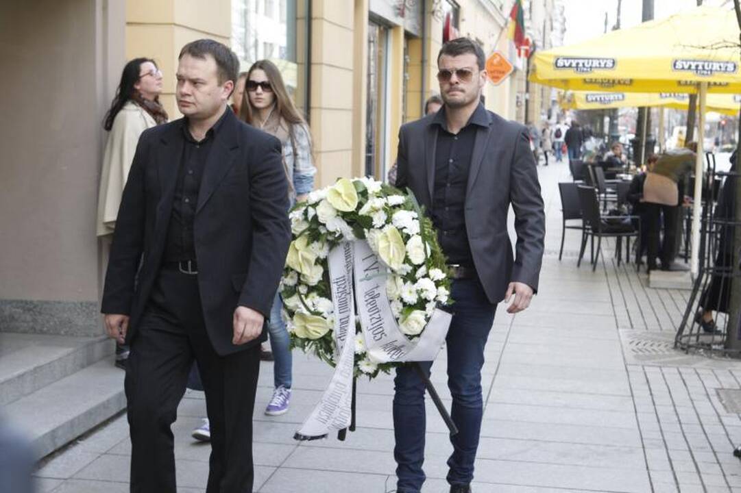 Lietuva atsisveikina su V. Šapranausku (papildyta)