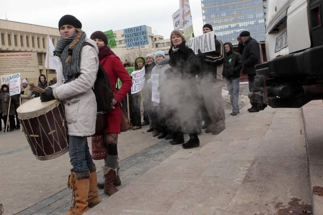 Prie Seimo vėl piketuota prieš skalūnų dujas