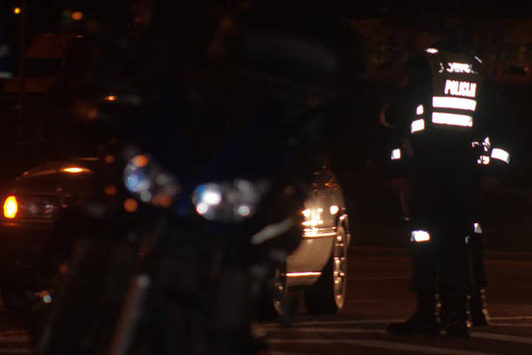 Vilniuje sužeistas „Audi“ parblokštas motociklininkas
