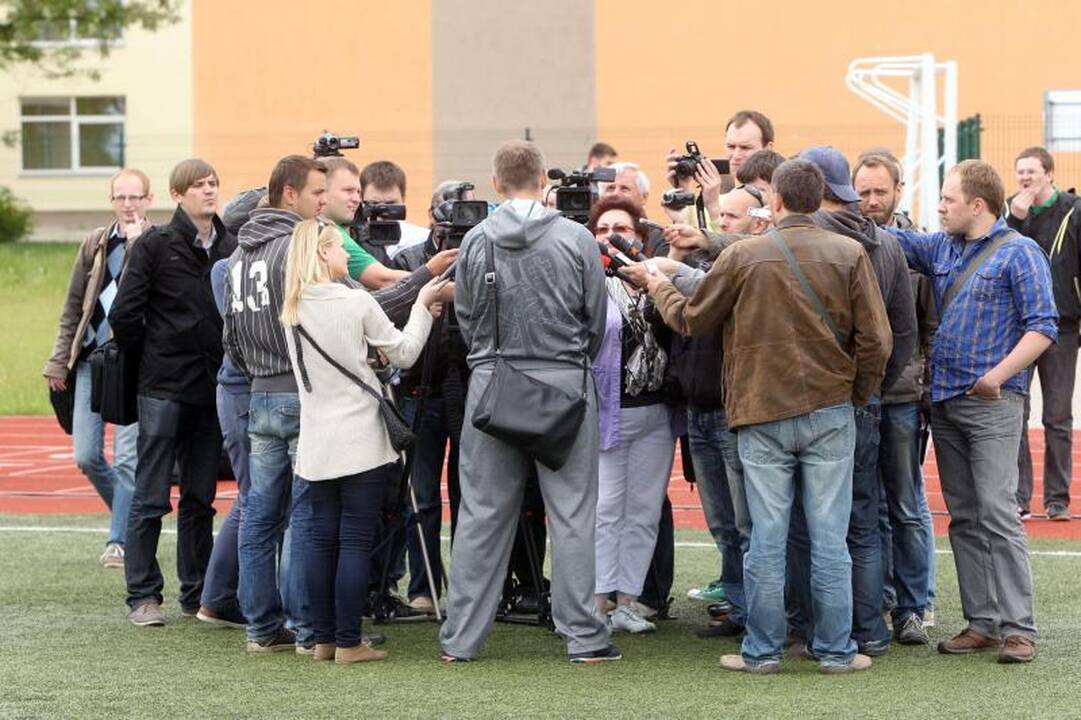 Pirmoje krepšinio rinktinės treniruotėje – optimistinės nuotaikos