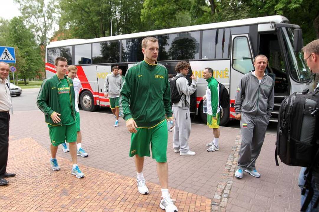 Pirmoje krepšinio rinktinės treniruotėje – optimistinės nuotaikos