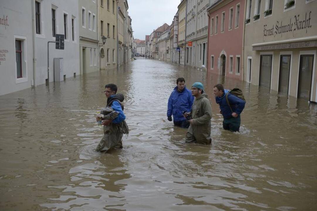 Vengrijoje evakuojami žmonės, potvynio bangai artėjant prie sostinės