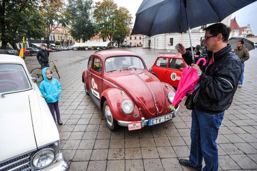Į Kauną užsuko klasikinių automobilių ralis