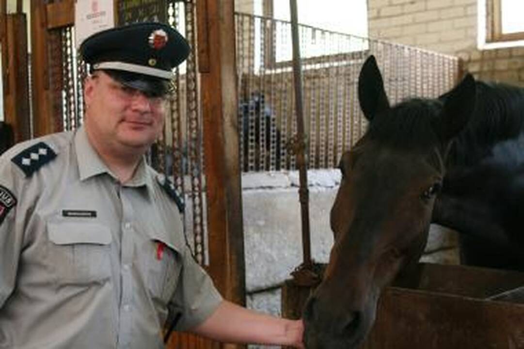Pratęstas policijos vidaus tyrimas dėl Vilniaus raitosios policijos vado