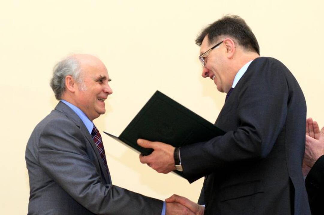 Mokslų akademijoje apdovanoti mokslo premijų laureatai
