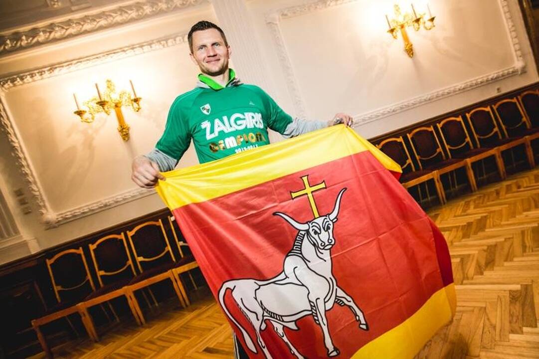 Laimingi sirgaliai Rotušės aikštėje skandavo „Žalgirio“ vardą 