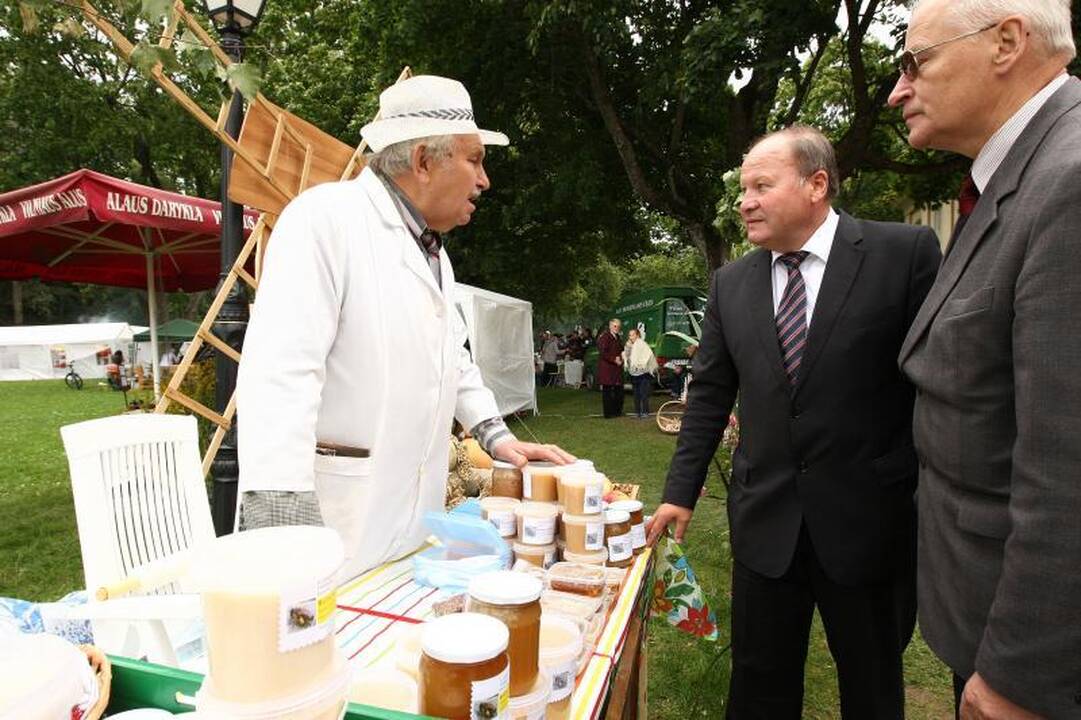 Raudondvaryje nuo ūkininkų derliaus raibo ir užsieniečių akys