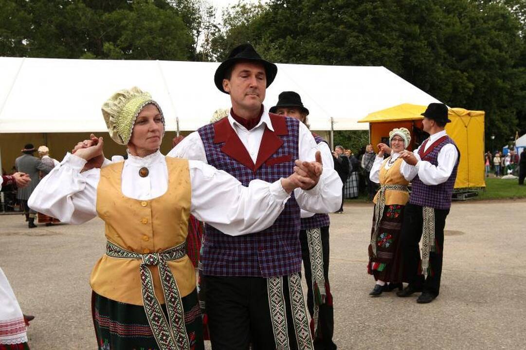 Raudondvaryje nuo ūkininkų derliaus raibo ir užsieniečių akys