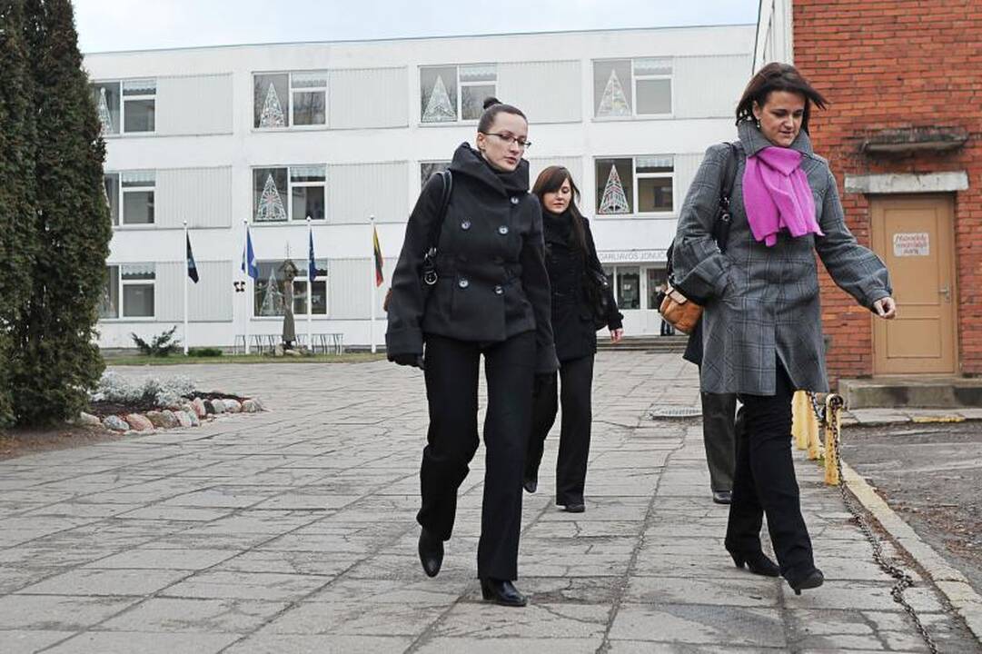 Teismo sprendimas neįvykdytas, mergaitė liko namuose (dar papildyta)