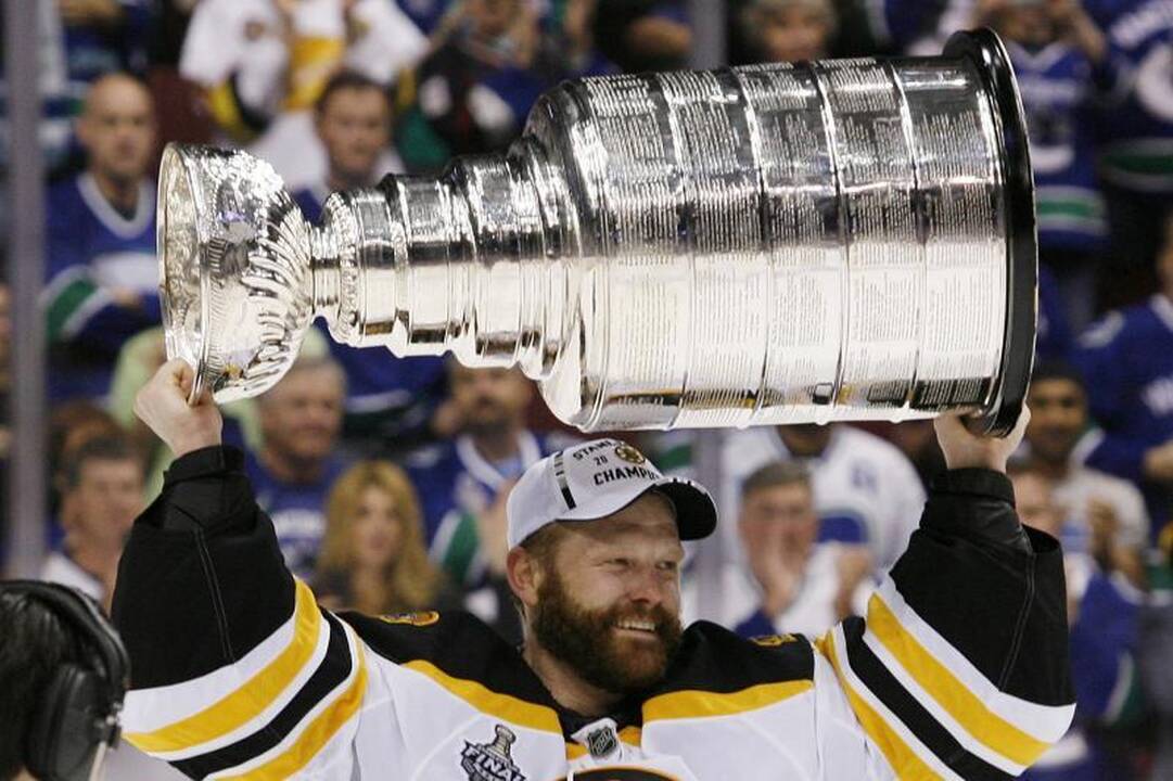 Bostono "Bruins" iškovojo Stenlio taurę 