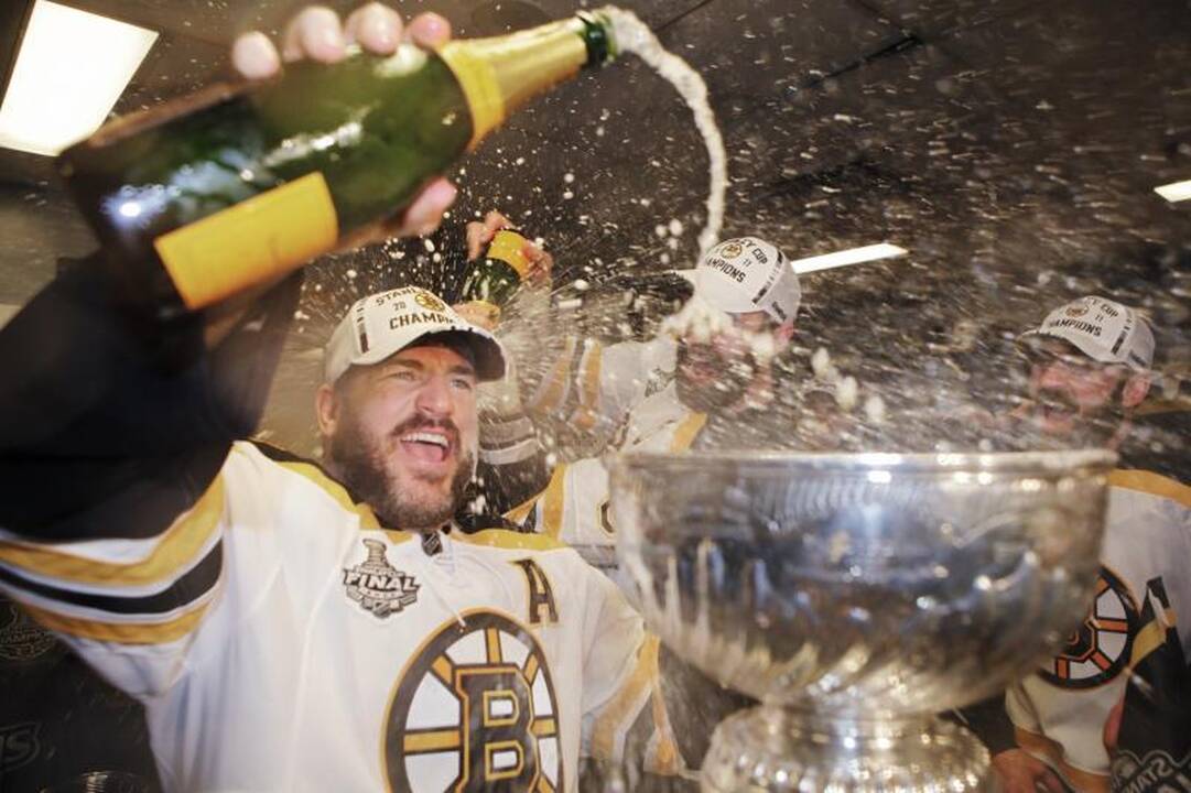 Bostono "Bruins" iškovojo Stenlio taurę 