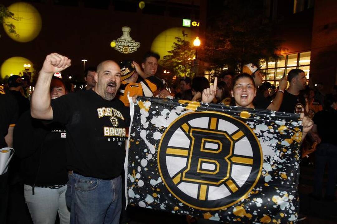 Bostono "Bruins" iškovojo Stenlio taurę 
