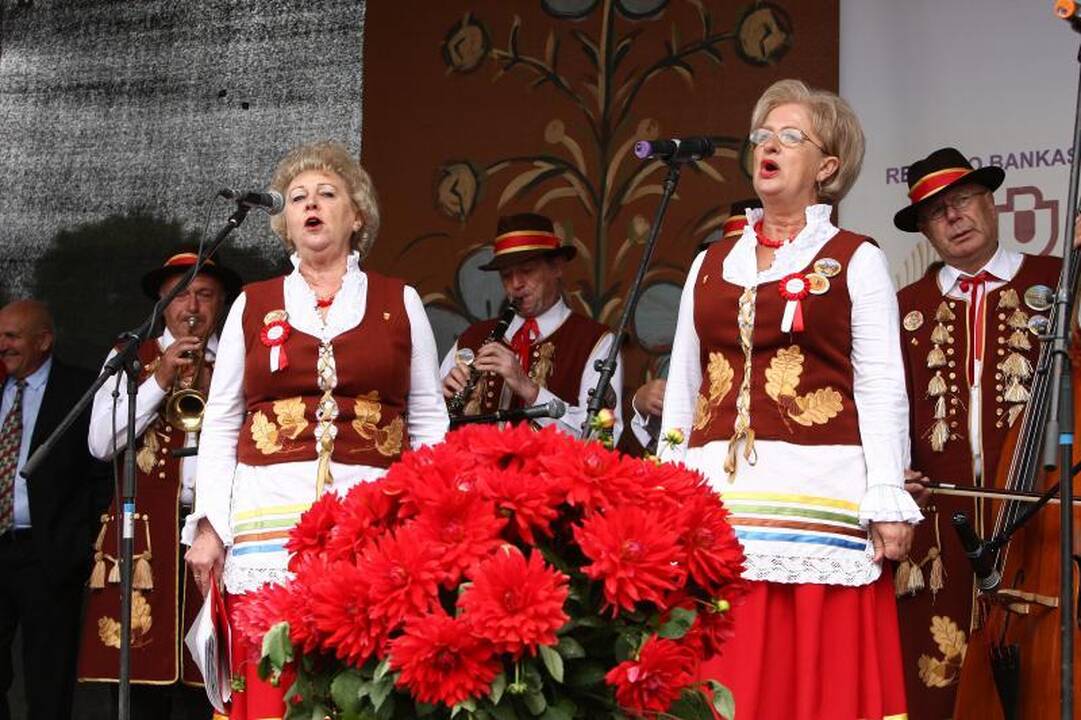 Raudondvaryje nuo ūkininkų derliaus raibo ir užsieniečių akys