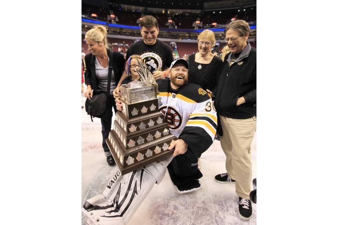 Bostono "Bruins" iškovojo Stenlio taurę 