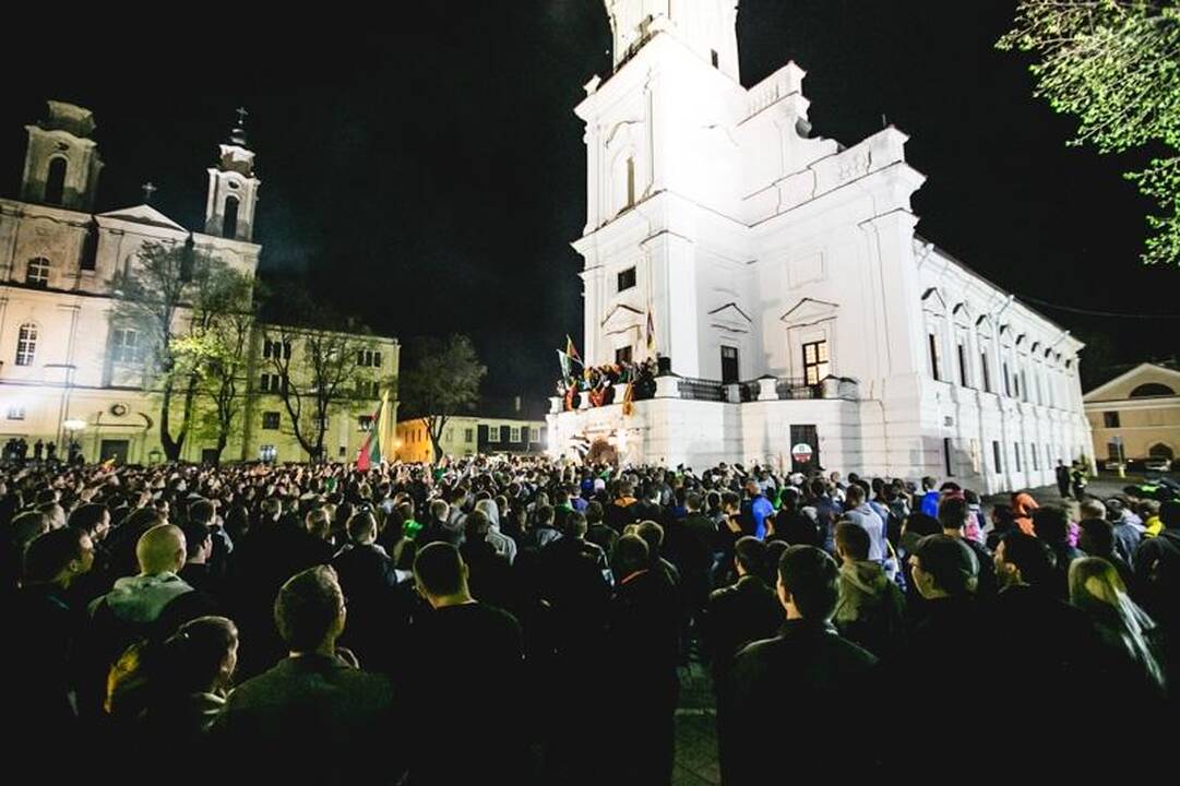 Laimingi sirgaliai Rotušės aikštėje skandavo „Žalgirio“ vardą 