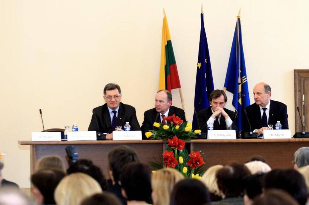 Mokslų akademijoje apdovanoti mokslo premijų laureatai