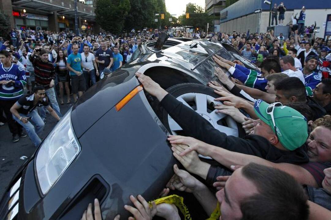 Bostono "Bruins" iškovojo Stenlio taurę 