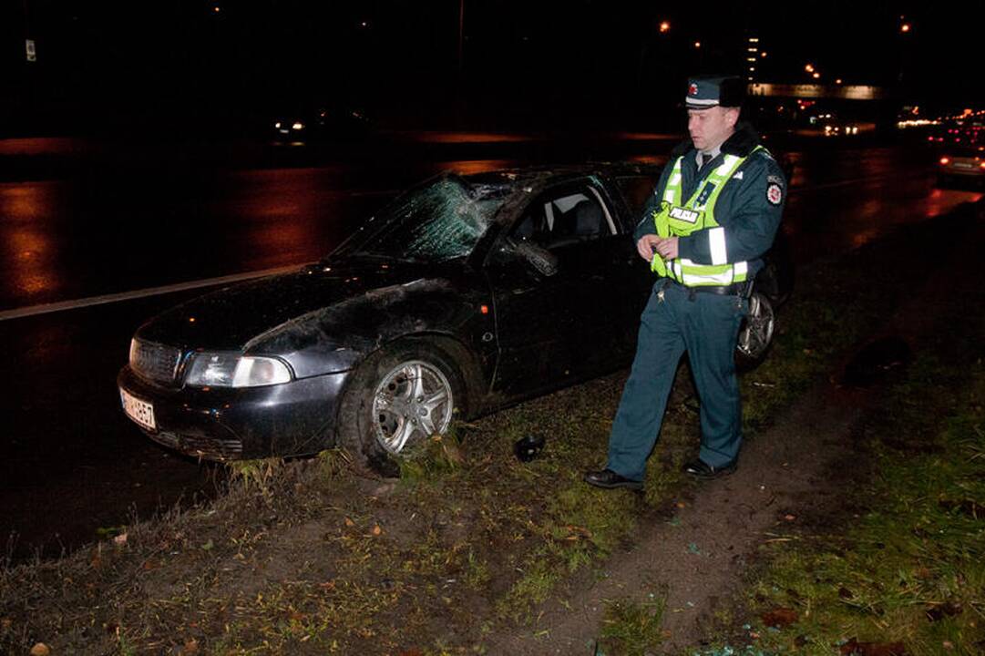 Vilniuje apvirtus automobiliui nukentėjo dešimtmetis vaikas