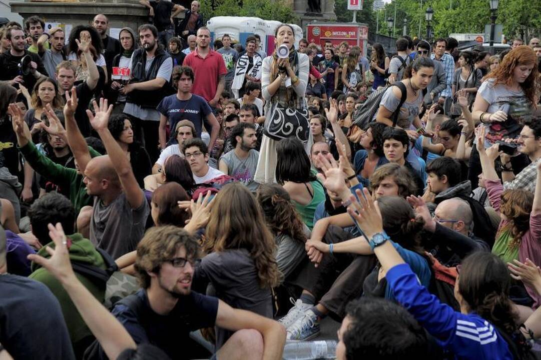 Barselonoje policija lazdomis ir guminėmis kulkomis vaikė demonstrantus
