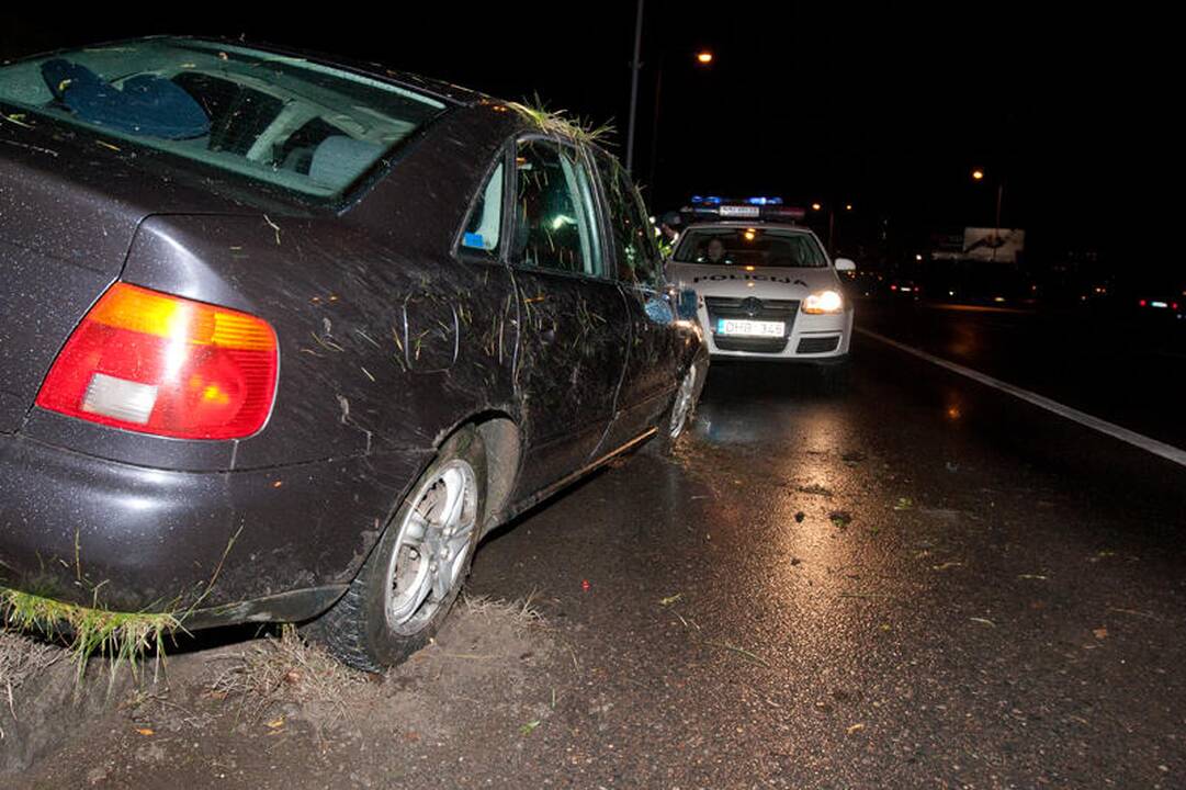 Vilniuje apvirtus automobiliui nukentėjo dešimtmetis vaikas