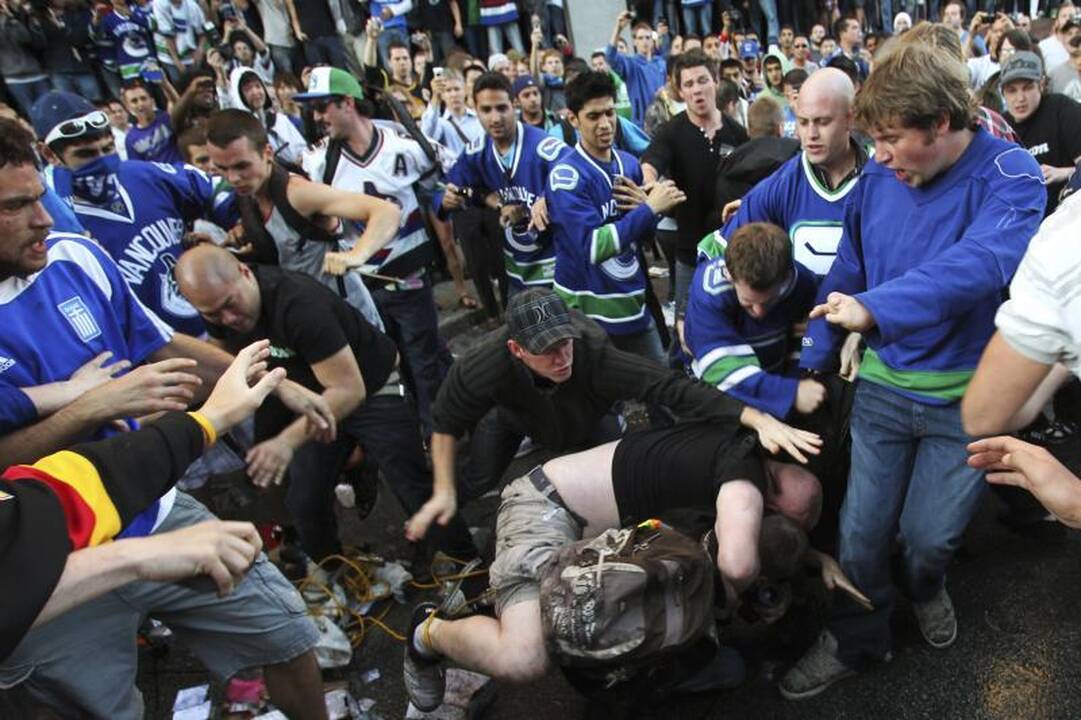 Bostono "Bruins" iškovojo Stenlio taurę 