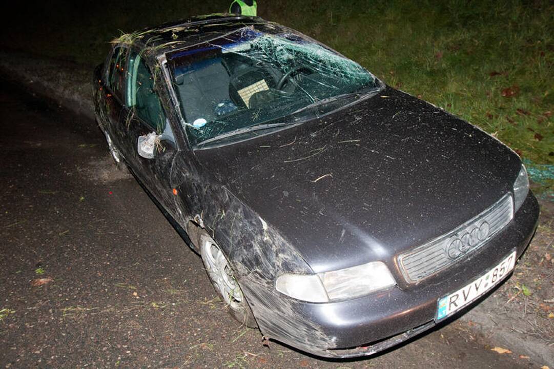 Vilniuje apvirtus automobiliui nukentėjo dešimtmetis vaikas