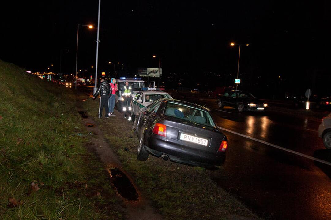 Vilniuje apvirtus automobiliui nukentėjo dešimtmetis vaikas