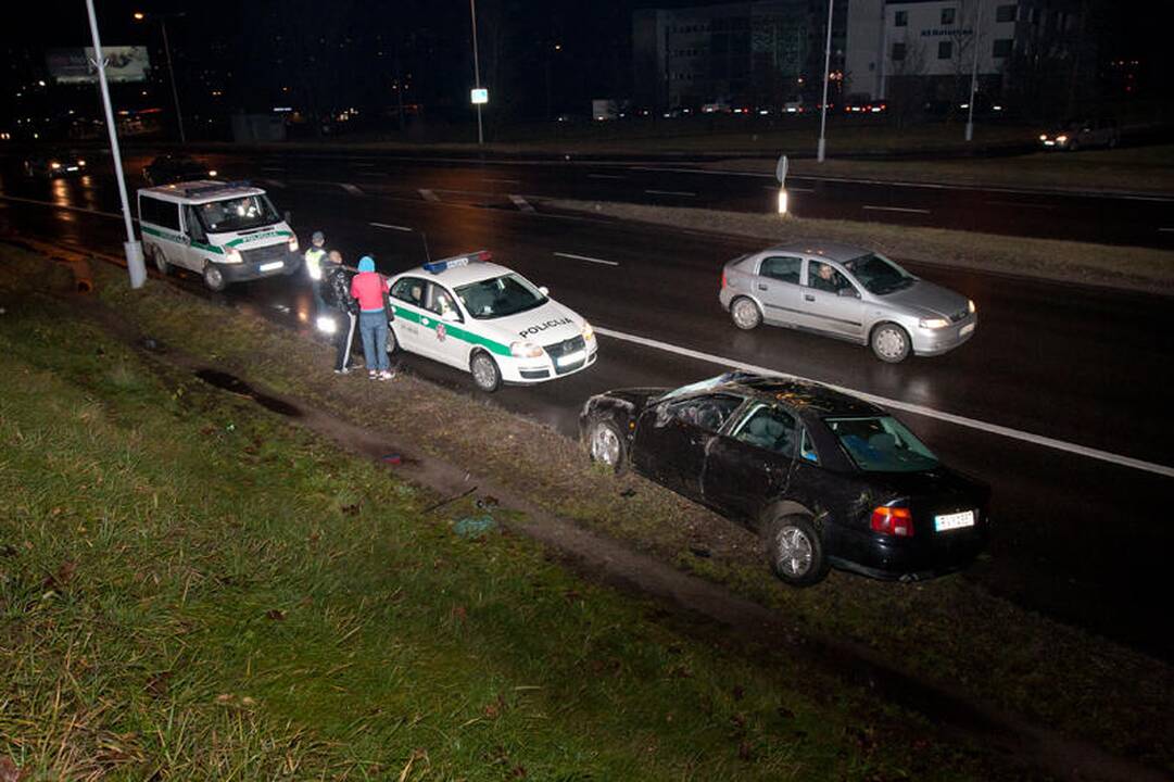 Vilniuje apvirtus automobiliui nukentėjo dešimtmetis vaikas