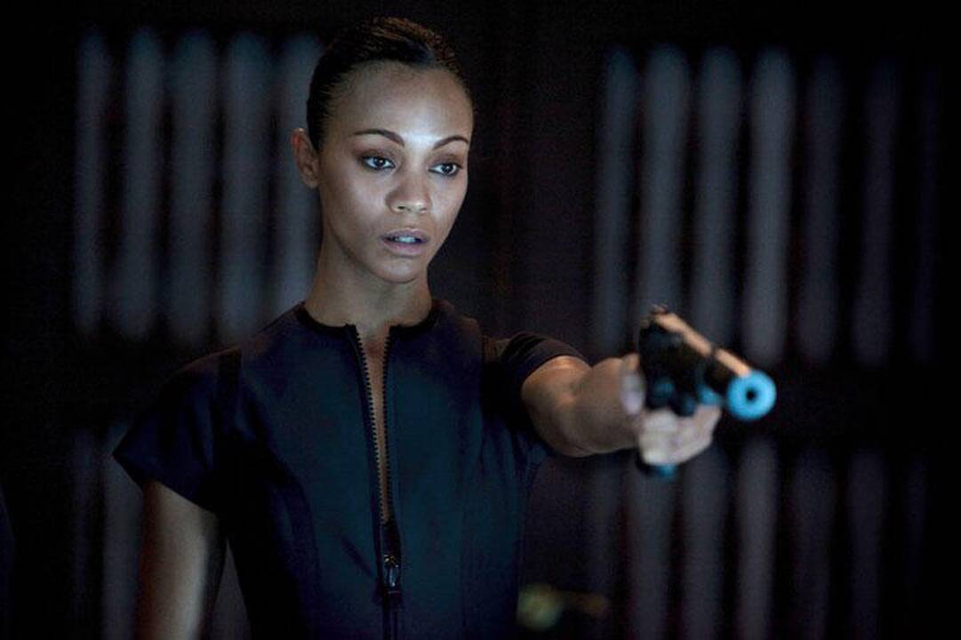 Zoe Saldana nebijo režisieriaus Jameso Camerono