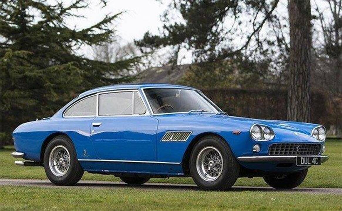 Aukcione parduodamas J. Lenono „Ferrari“