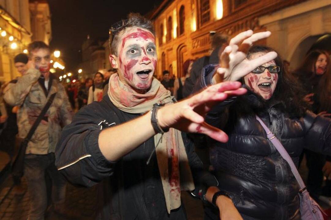 Zombių paradas trumpam pažadino snaudžiantį miestą