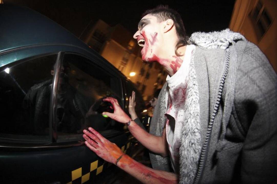 Zombių paradas trumpam pažadino snaudžiantį miestą