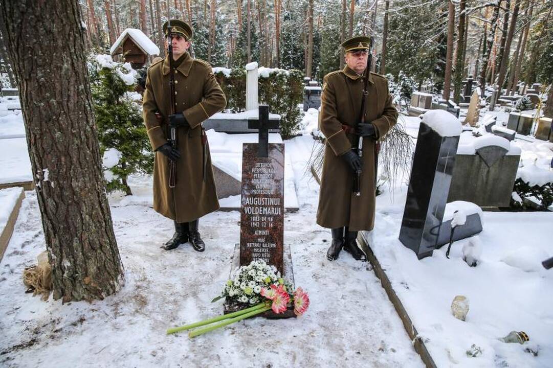 Petrašiūnų kapinėse įamžintas Lietuvos pirmojo premjero atminimas