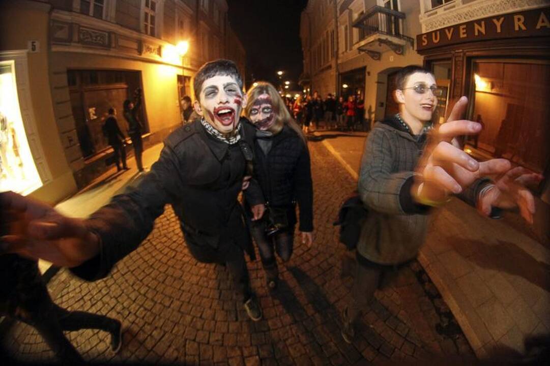 Zombių paradas trumpam pažadino snaudžiantį miestą