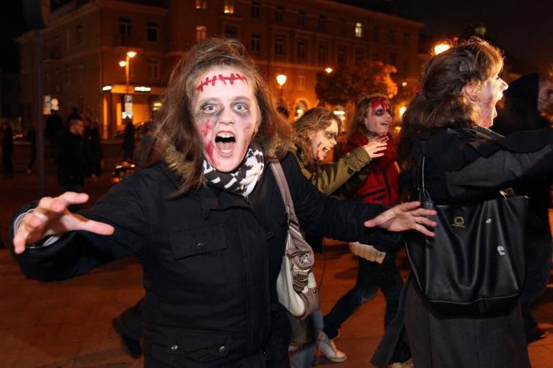 Zombių paradas trumpam pažadino snaudžiantį miestą