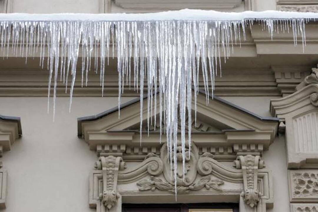 Vilniaus stogai vaduojami nuo varveklių