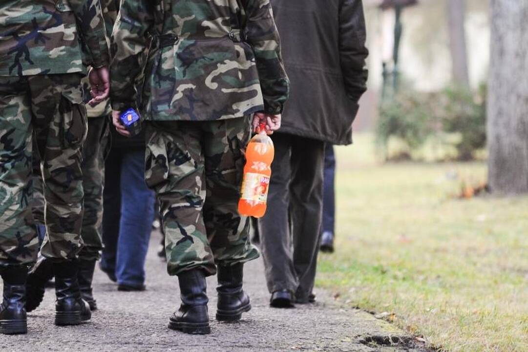 Ministras D.Jankauskas aukojo ir kvietė košės