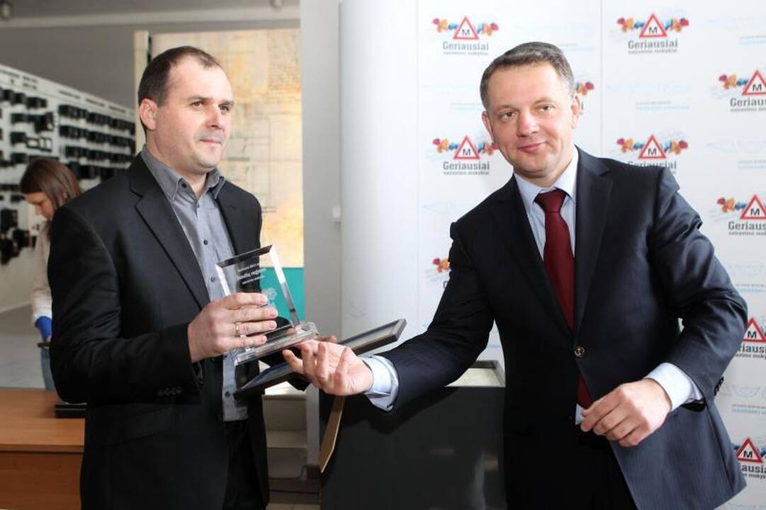 Sostinėje apdovanoti geriausių vairavimo mokyklų vadovai