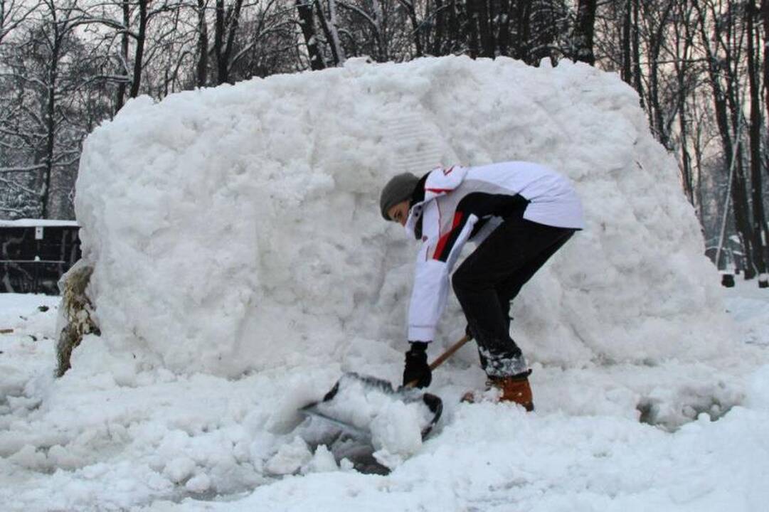 Lokiui Kasparui atminti – dvi dienas kurta sniego skulptūra