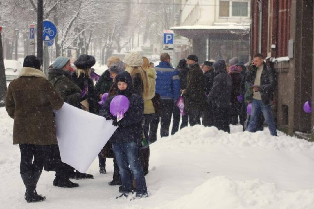 Po policijos langais piketavusiems drąsuoliams gresia nemalonumai